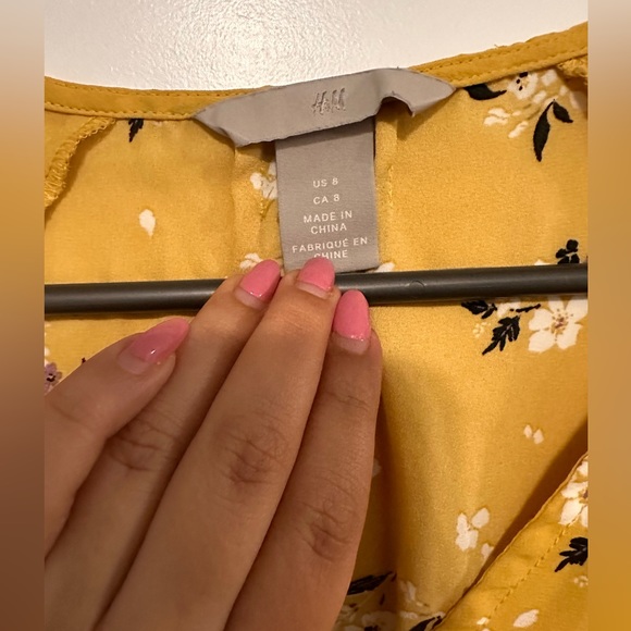 H&M yellow flower top US size 8 - Picture 2 of 2